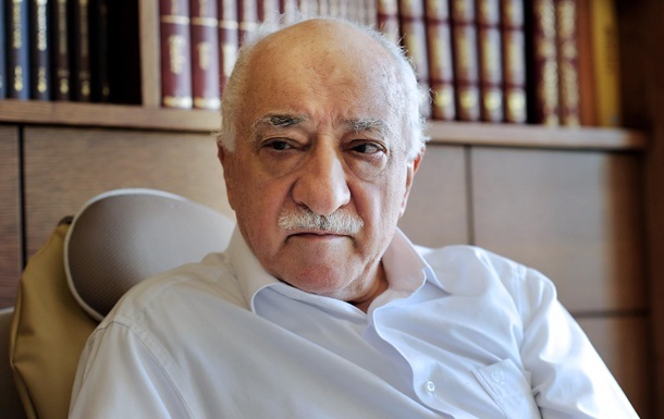 Власти Турции аннулировали лицензии связанных с Гюленом СМИ