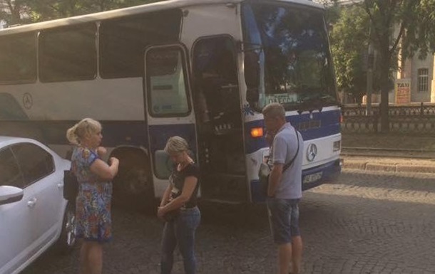 В Днепре автоматчики ограбили автобус - СМИ