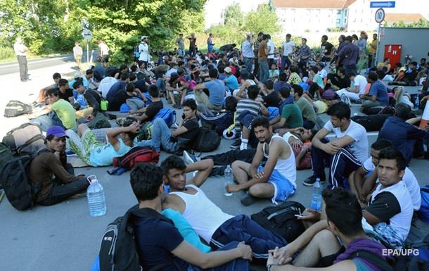 На границе с Венгрией 300 беженцев устроили голодовку