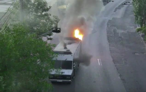 В Ереване сожгли еще один автомобиль полиции