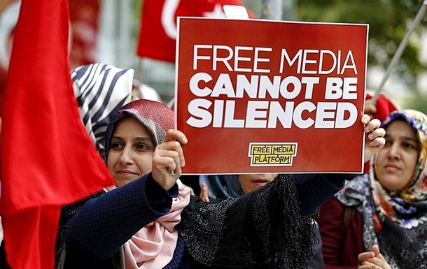 У Туреччині заарештували ще 12 журналістів