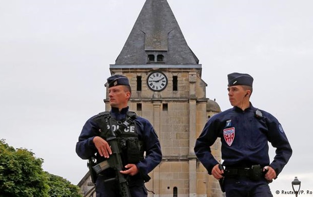 Пособнику убийц священника в Нормандии предъявлены обвинения