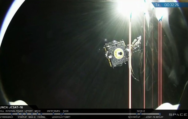SpaceX успешно запустила Falcon 9 со спутником связи