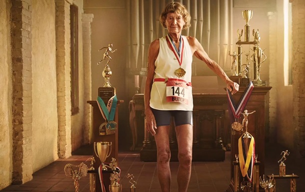Монахиня-спортсменка стала обличчям Nike в 86 років