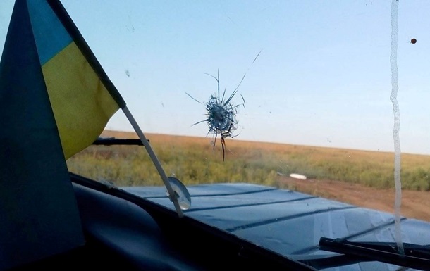 Штаб АТО: Авто украинских наблюдателей обстреляли