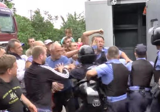 Украинцы устроили «суд Линча» над полицейскими в Николаеве