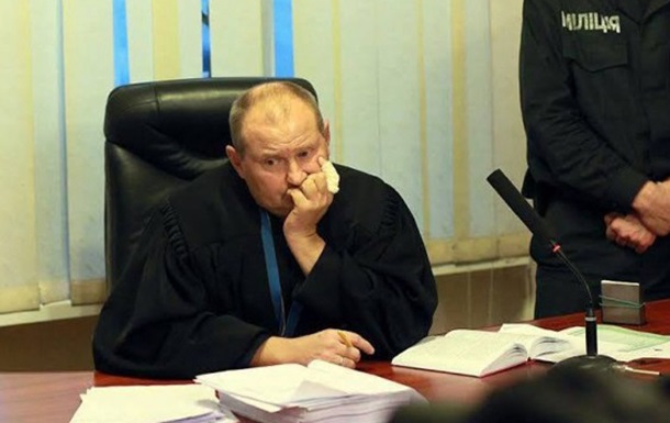 Суд арестовал квартиру и авто судьи Чауса