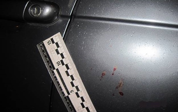 В Киеве неизвестные стреляли в водителя на остановке