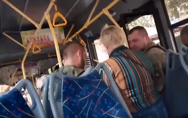 В Донецке кондуктор выгнала вооруженных  зайцев 
