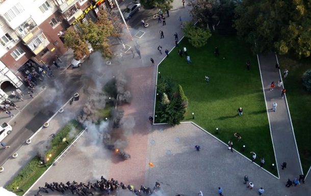 Квартирная битва.  Азов  против строителей в Киеве