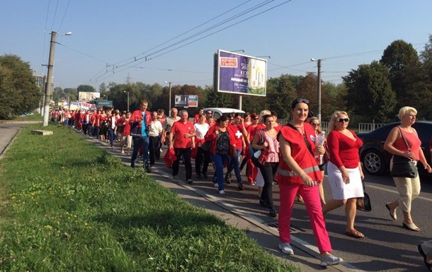 Во Львове медики вышли на митинг