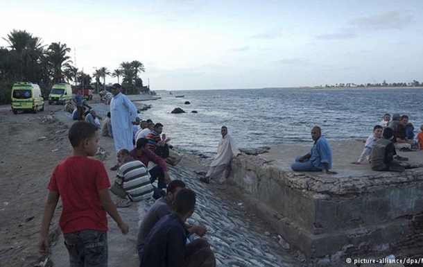 Кількість жертв аварії човна з біженцями в Єгипті зросла до 42 осіб