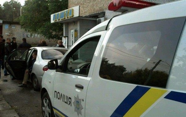 В Киеве мужчина с обрезом ограбил почту