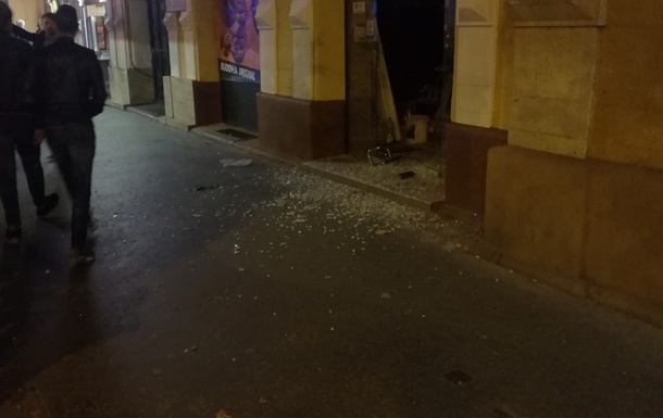 В Будапеште у торговых зданий произошел взрыв