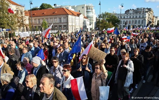 Тисячі поляків вийшли на антиурядову демонстрацію у Варшаві