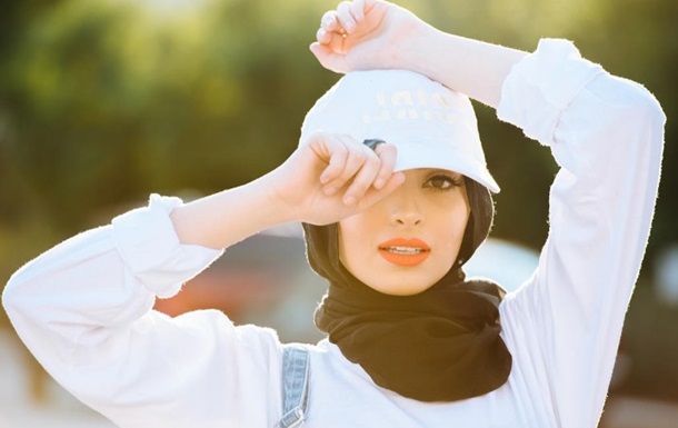 Обложку Playboy впервые украсит мусульманка в хиджабе