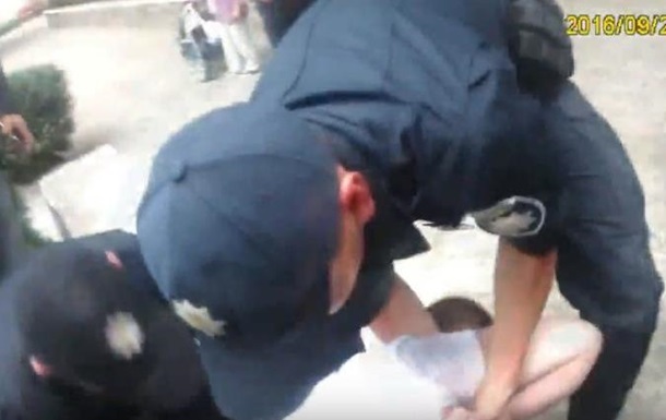 Копы показали видео задержания пьяного чиновника
