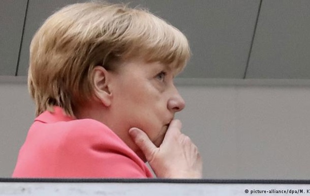 Меркель запевняє, що не змінювала свою політику щодо біженців