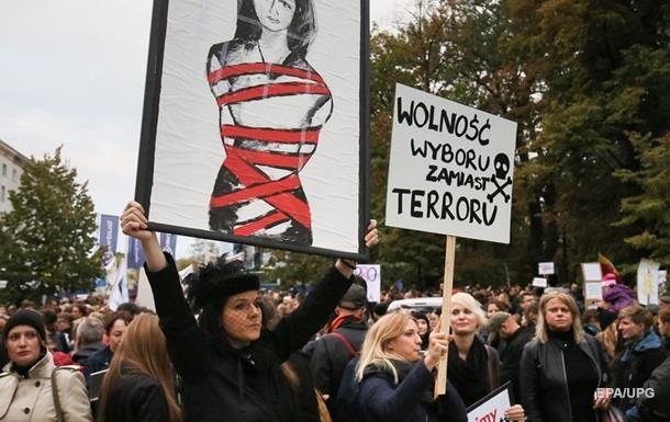 В Варшаве прошла многотысячная акция против запрета абортов