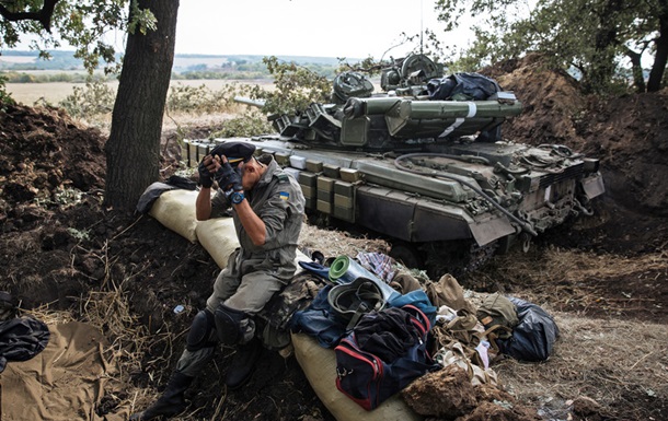 Сутки в АТО: один военный погиб, двое ранены