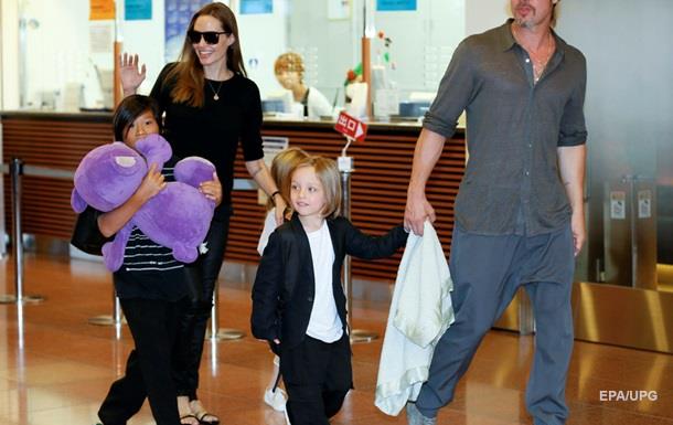 Питт впервые встретился с детьми после разрыва с Джоли - СМИ