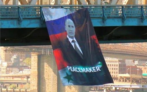 Плакати з Путіним вивісили по всьому світу