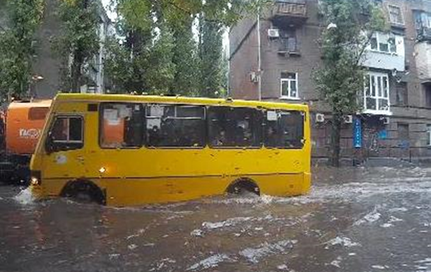 Одесса! Опять ливень затопил улицы!