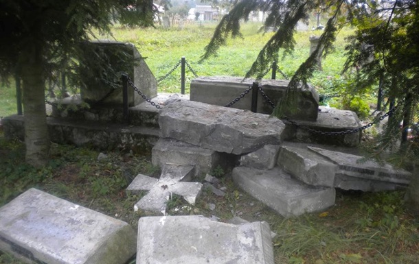 В Польше уничтожили памятник украинцам