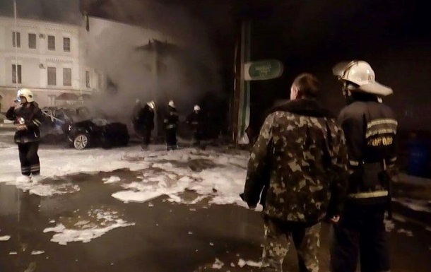 В Одесі авто врізалося в АЗС: прогриміли вибухи