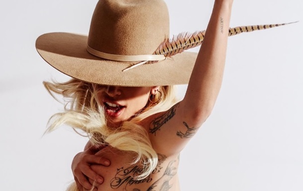 Леді Гага знялася без спідньої білизни