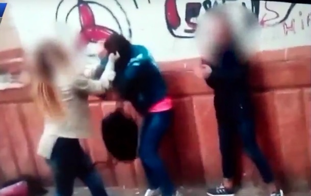 У Запоріжжі побиття школярки зняли на відео