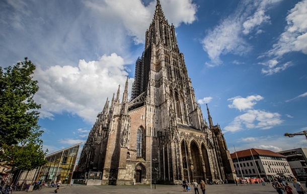 В Германии из-за мочи прохожих разрушается самый высокий собор в мире - СМИ