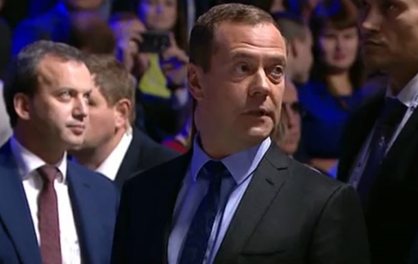 Медведева эвакуировали из-за странных звуков