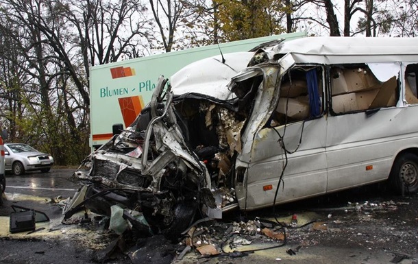 На Вінничині автобус зіткнувся з маршруткою