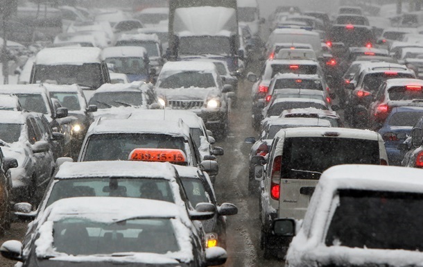 Пробки в Киеве из-за снега