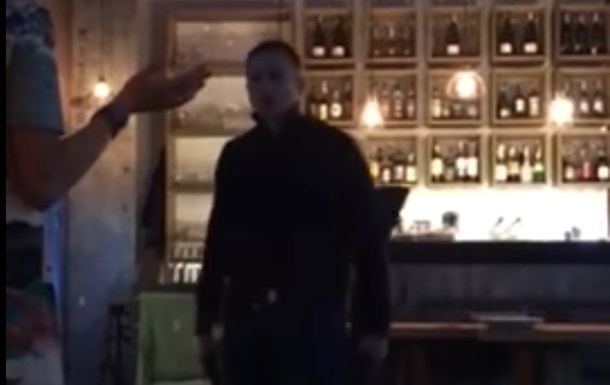 Появилось видео стрелка в киевском ресторане