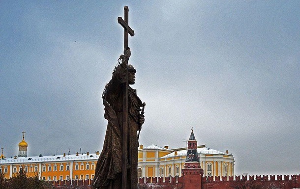 Владимир мелкий открыл памятник Владимиру Великому в Москве
