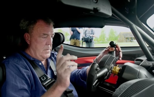 Екс-ведучі Top Gear знищили 27 авто заради зйомок