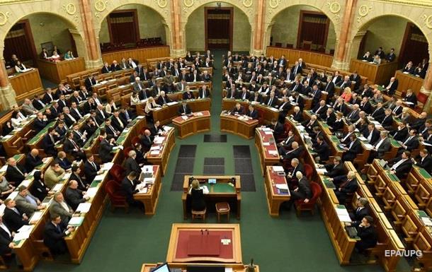 Парламент Венгрии провалил запрет на размещение мигрантов
