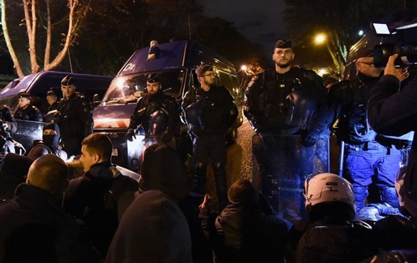 Во Франции сотни полицейских провели очередную акцию протеста 