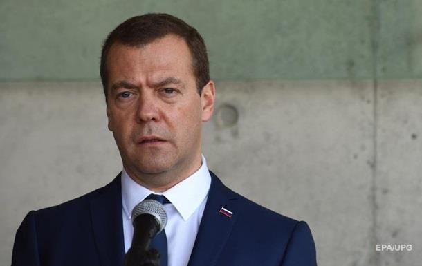 Медведев назвал Саакашвили  обгадившимся пассажиром 