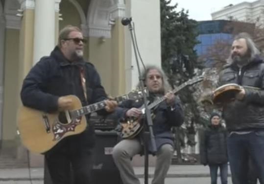 Борис Гребенщиков дал тротуарный концерт в Полтаве