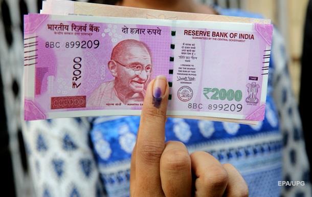 В Индии обмен валюты ограничили 30 долларами