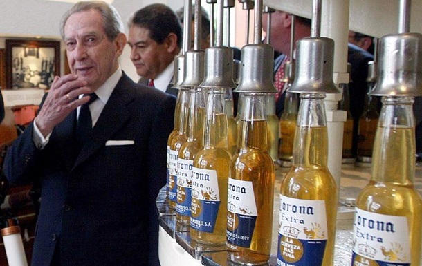 Творець пива Corona заповів по $2,6 млн жителям рідного села