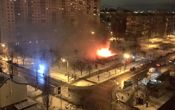 На Березняках в Киеве произошел сильный пожар