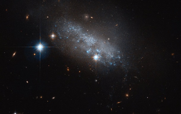 NASA обнаружило галактику из синих звезд