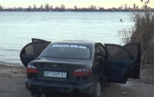 У Херсоні водолази знайшли в річці авто з двома тілами