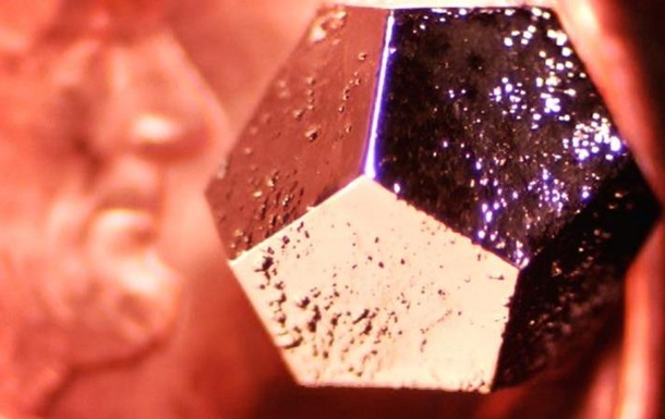 В метеорите, который упал в России, нашли странный кристалл