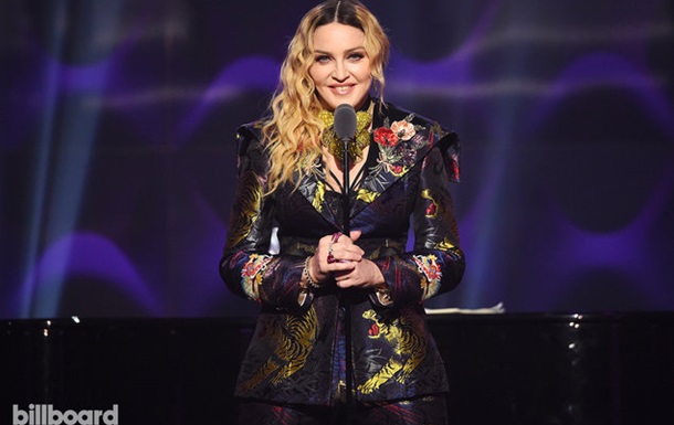Журнал Billboard признал Мадонну женщиной года