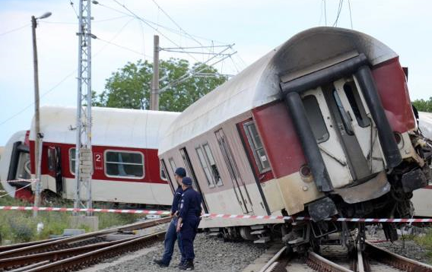 В сети появилось видео с места страшной железнодорожной аварии в Болгарии